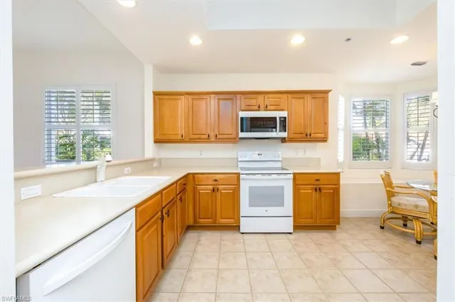 $425,000 | 4700 Yacht Harbor Drive, Unit 613, Naples, FL 34112