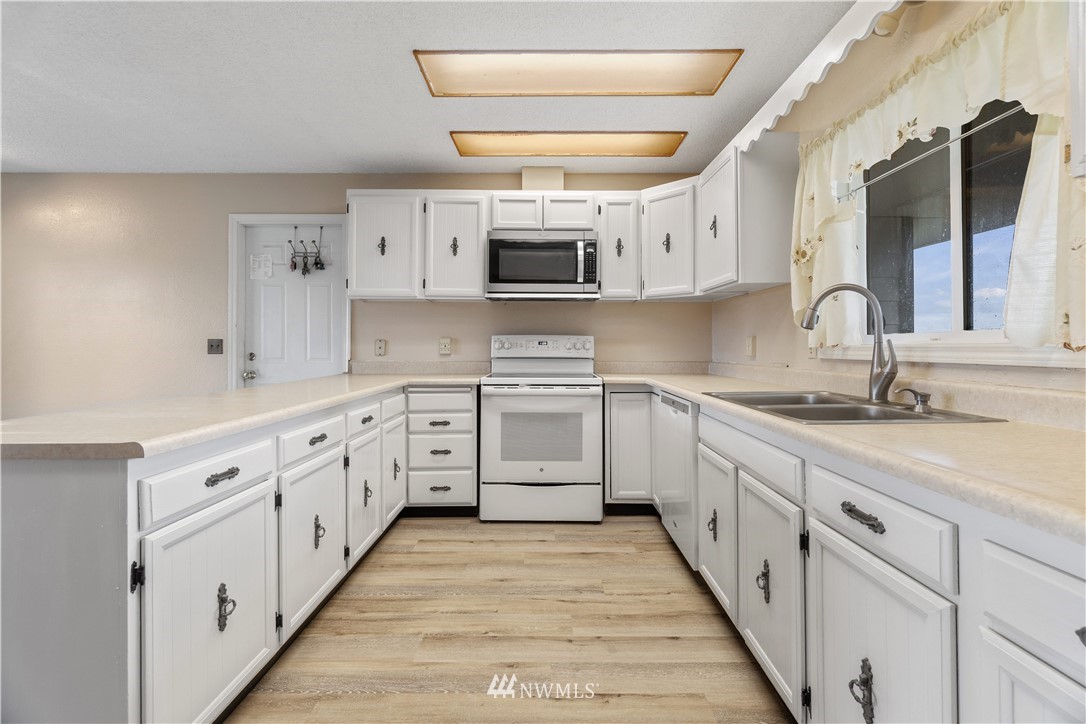 175 Short Road Onalaska, WA 98570 - Photo 6 of 24