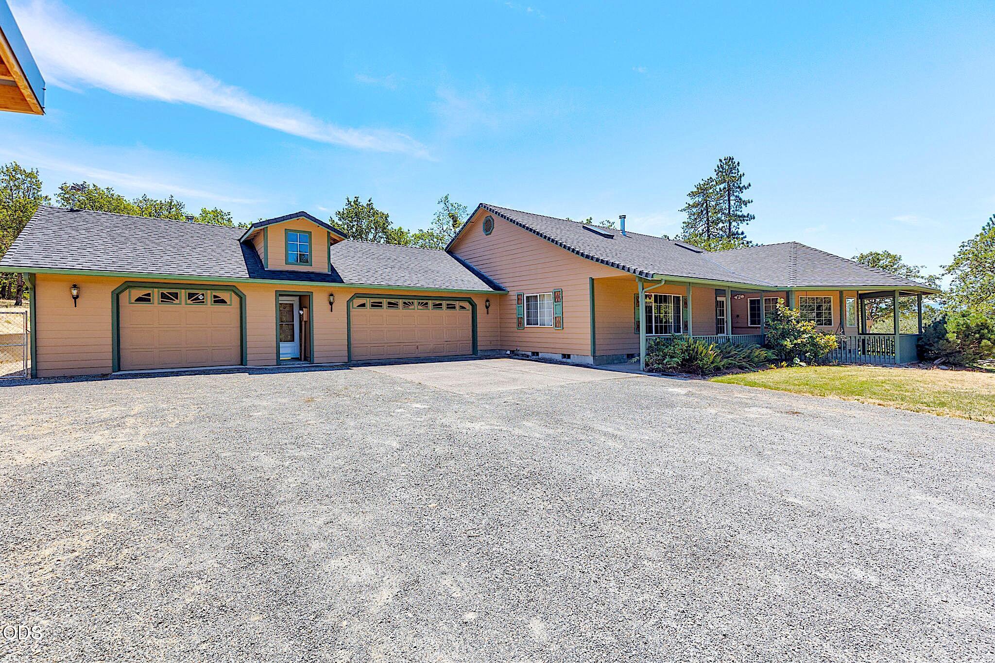 371 Castle Creek Road Grants Pass, OR 97526 - Photo 6 of 71 Gallery Image 6