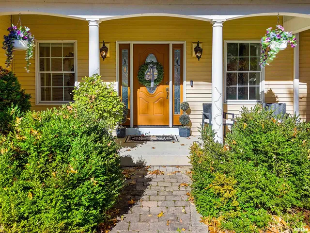 $965,000 | 3190 Oak Run Drive, Dahinda, IL 61428