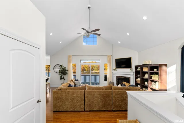 $965,000 | 3190 Oak Run Drive, Dahinda, IL 61428