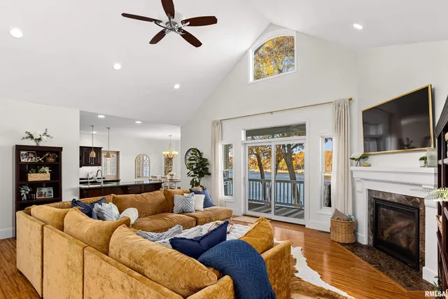 $965,000 | 3190 Oak Run Drive, Dahinda, IL 61428