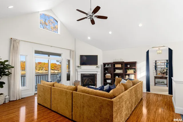 $965,000 | 3190 Oak Run Drive, Dahinda, IL 61428