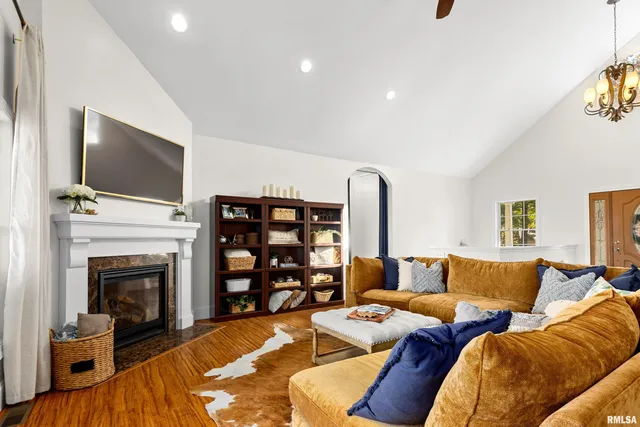 $965,000 | 3190 Oak Run Drive, Dahinda, IL 61428