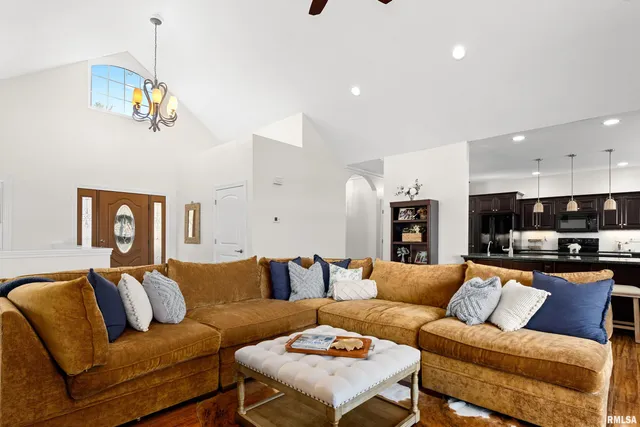 $965,000 | 3190 Oak Run Drive, Dahinda, IL 61428