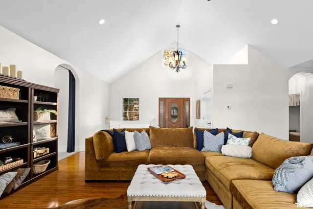 $965,000 | 3190 Oak Run Drive, Dahinda, IL 61428