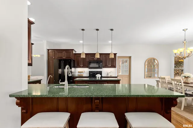 $965,000 | 3190 Oak Run Drive, Dahinda, IL 61428