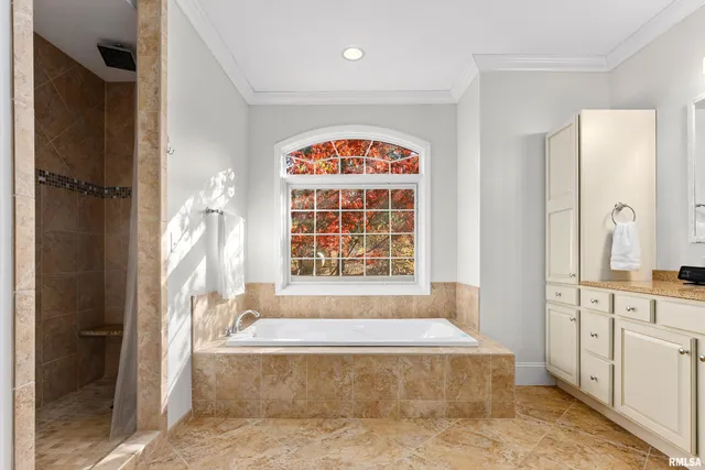 $965,000 | 3190 Oak Run Drive, Dahinda, IL 61428