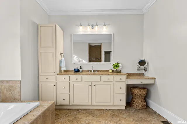 $965,000 | 3190 Oak Run Drive, Dahinda, IL 61428