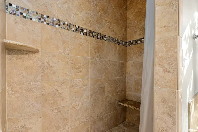 $965,000 | 3190 Oak Run Drive, Dahinda, IL 61428