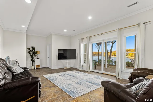 $965,000 | 3190 Oak Run Drive, Dahinda, IL 61428