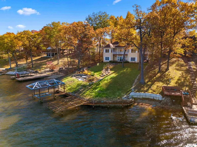 $965,000 | 3190 Oak Run Drive, Dahinda, IL 61428