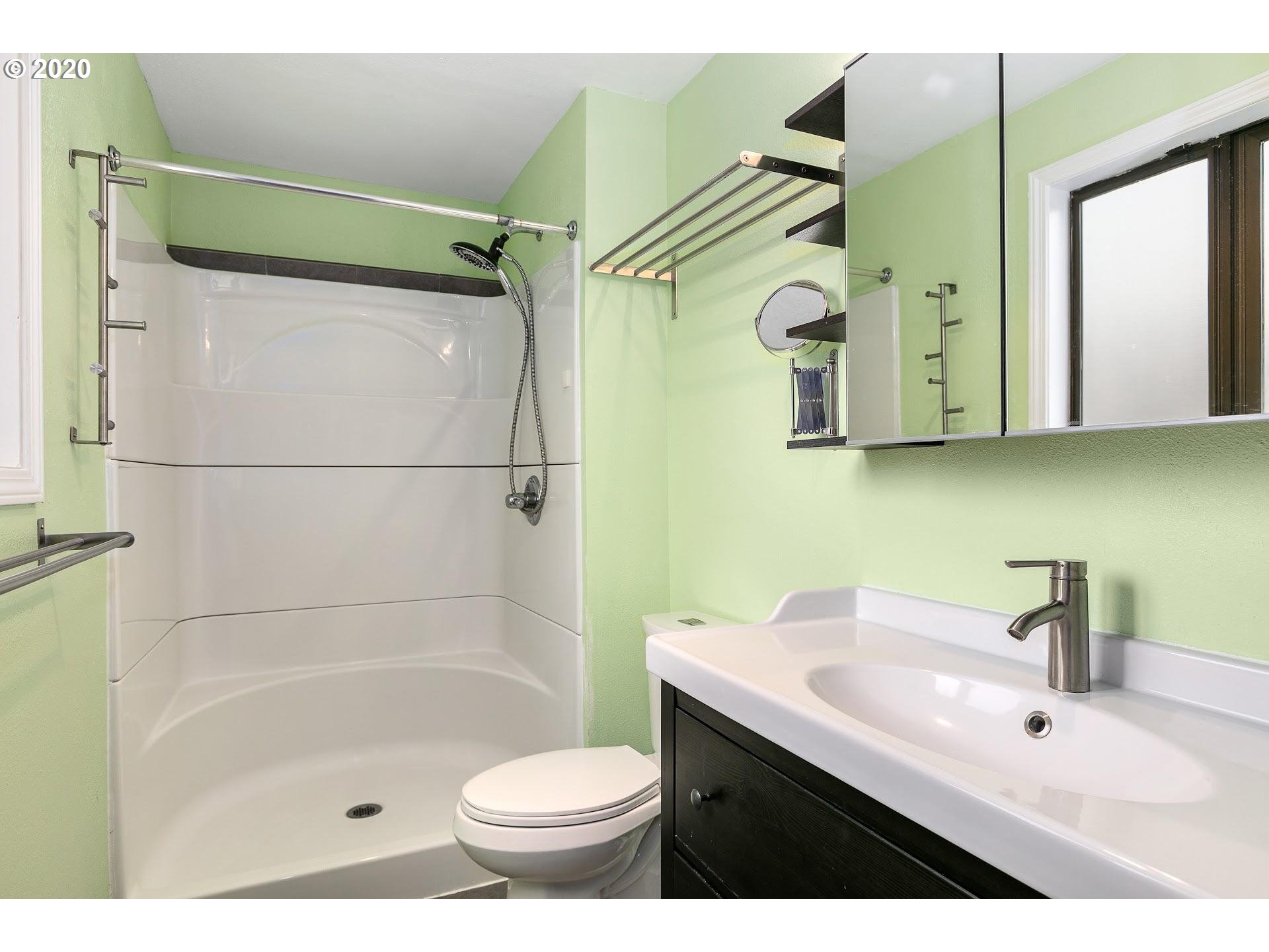 7730 Southwest 40th Avenue Portland, OR 97219 - Photo 22 of 31 Gallery Image 22