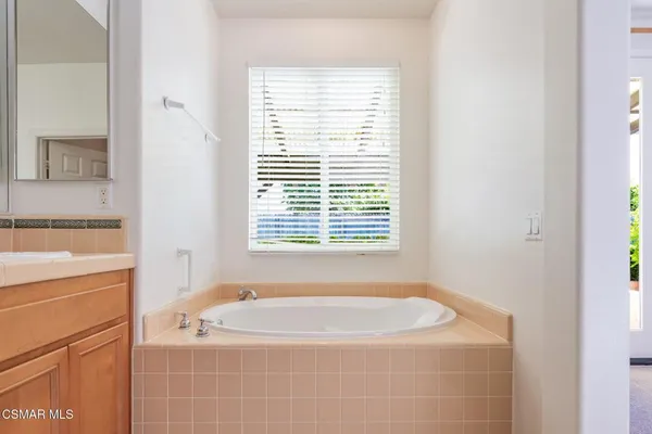 $1,050,000 | 2024 Las Estrellas Court, Camarillo, CA 93012