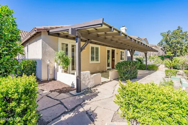 $1,050,000 | 2024 Las Estrellas Court, Camarillo, CA 93012