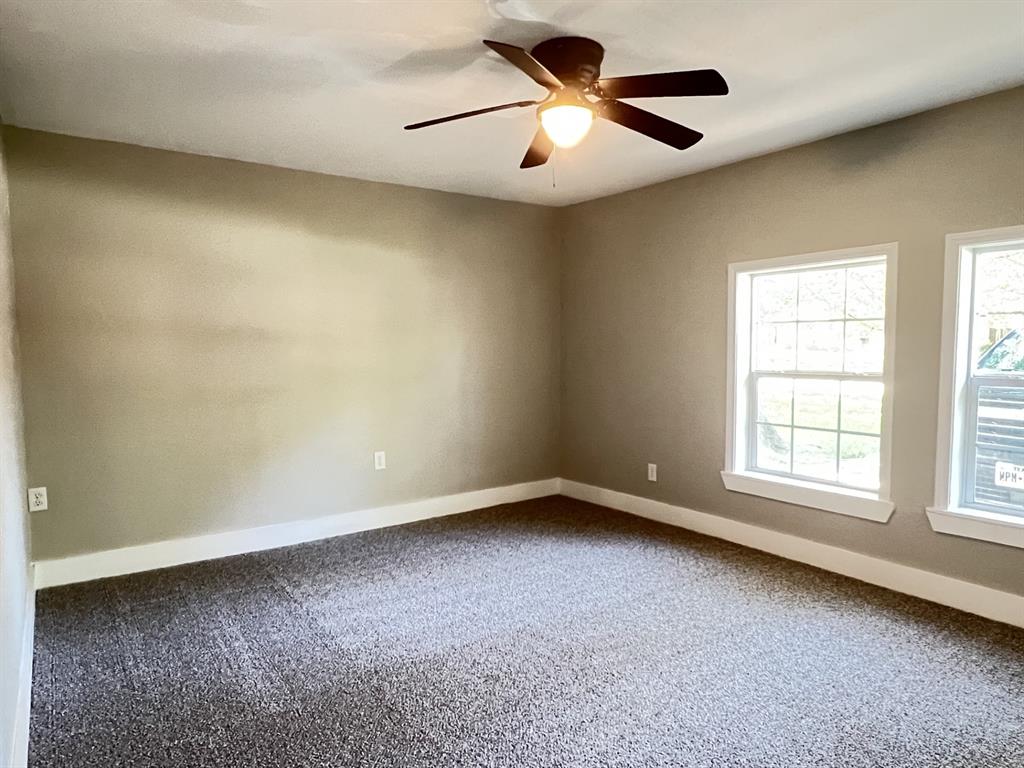 302 Glen Oaks Road Bonham, TX 75418 - Photo 16 of 17