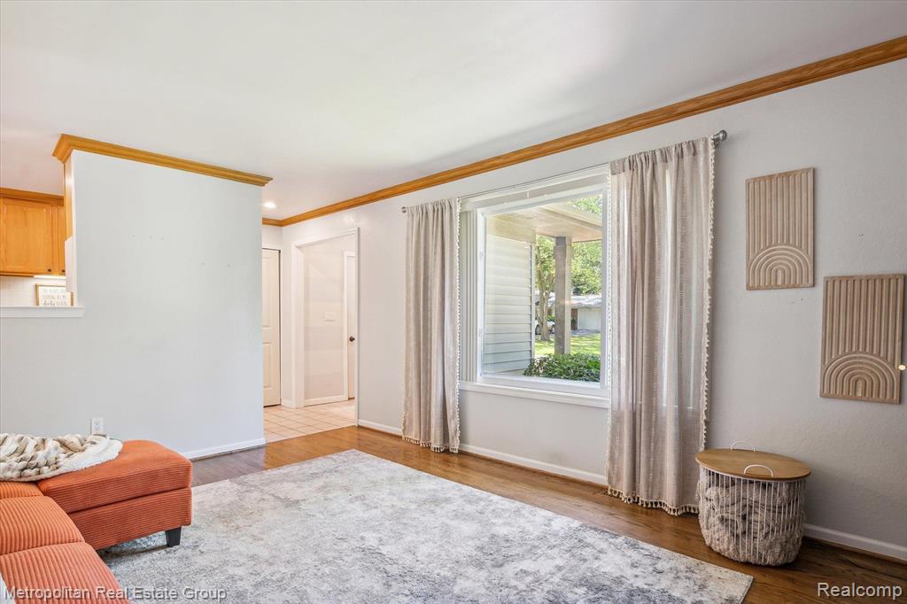 2405 Keith Road West Bloomfield, MI 48324 - Photo 13 of 43