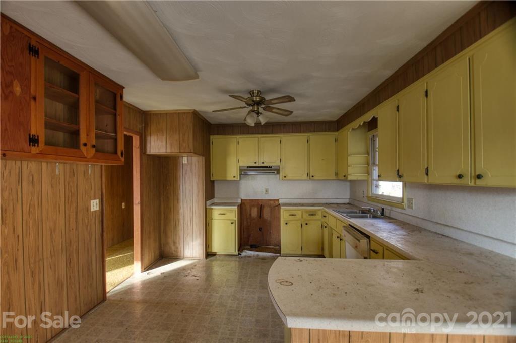 1495 Lynn Road Columbus, NC 28722 - Photo 10 of 14 Gallery Image 10