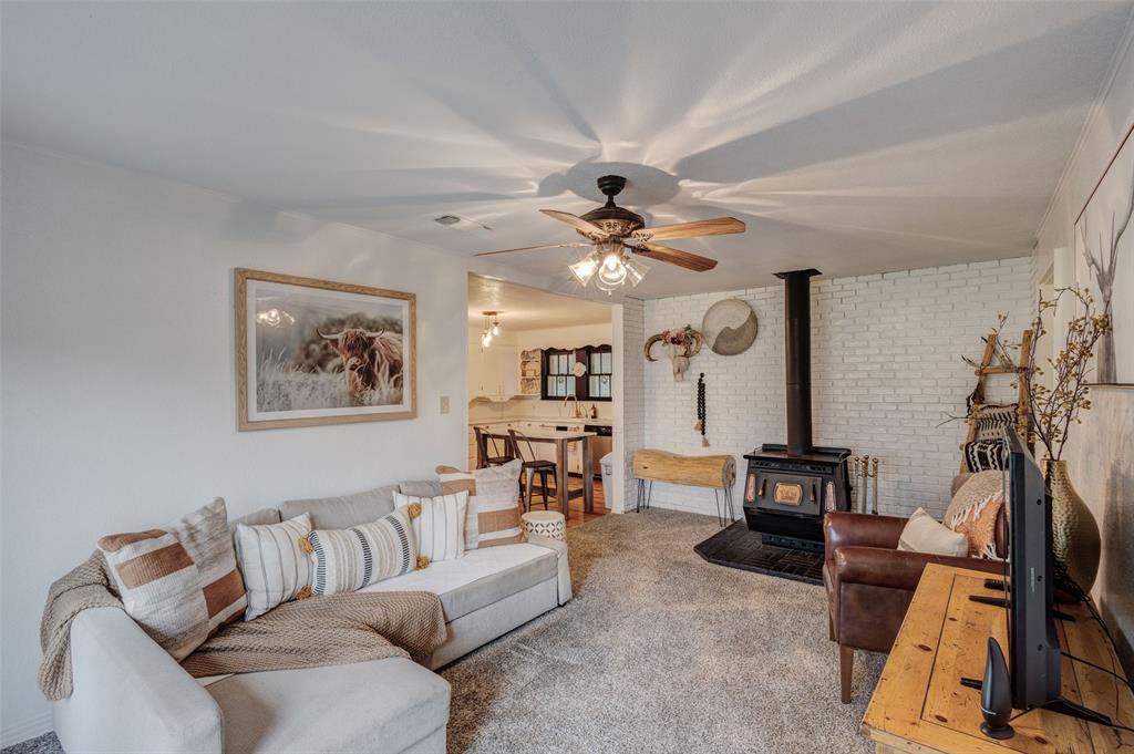440 South Main Street Springtown, TX 76082 - Photo 5 of 33 a living room with furniture