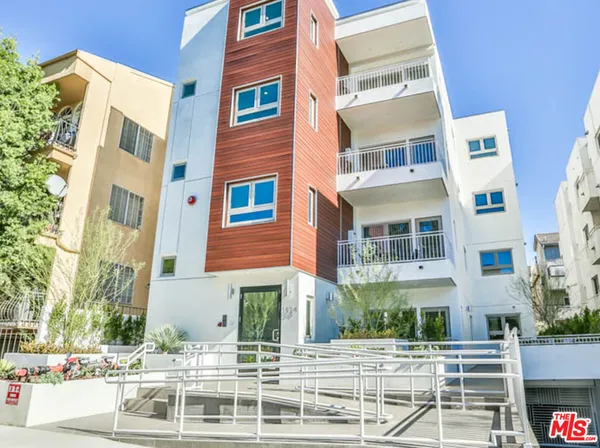 $3,998 | 1424 South Bentley Avenue, Unit 402, Los Angeles, CA 90025