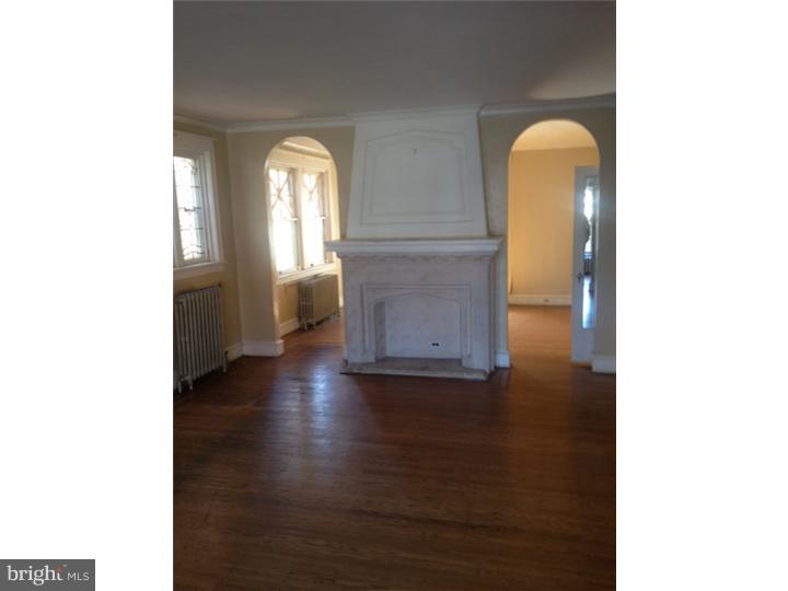 260 Bayard Road Upper Darby, PA 19082 - Photo 4 of 10 Living Room