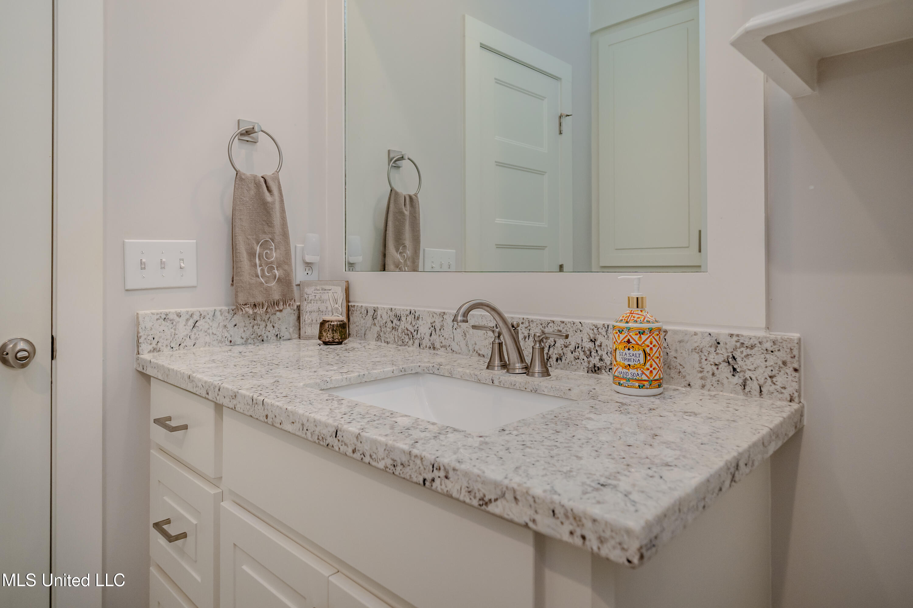 110 Hampton Trail Madison, MS 39110 - Photo 23 of 29 Hall Bath
