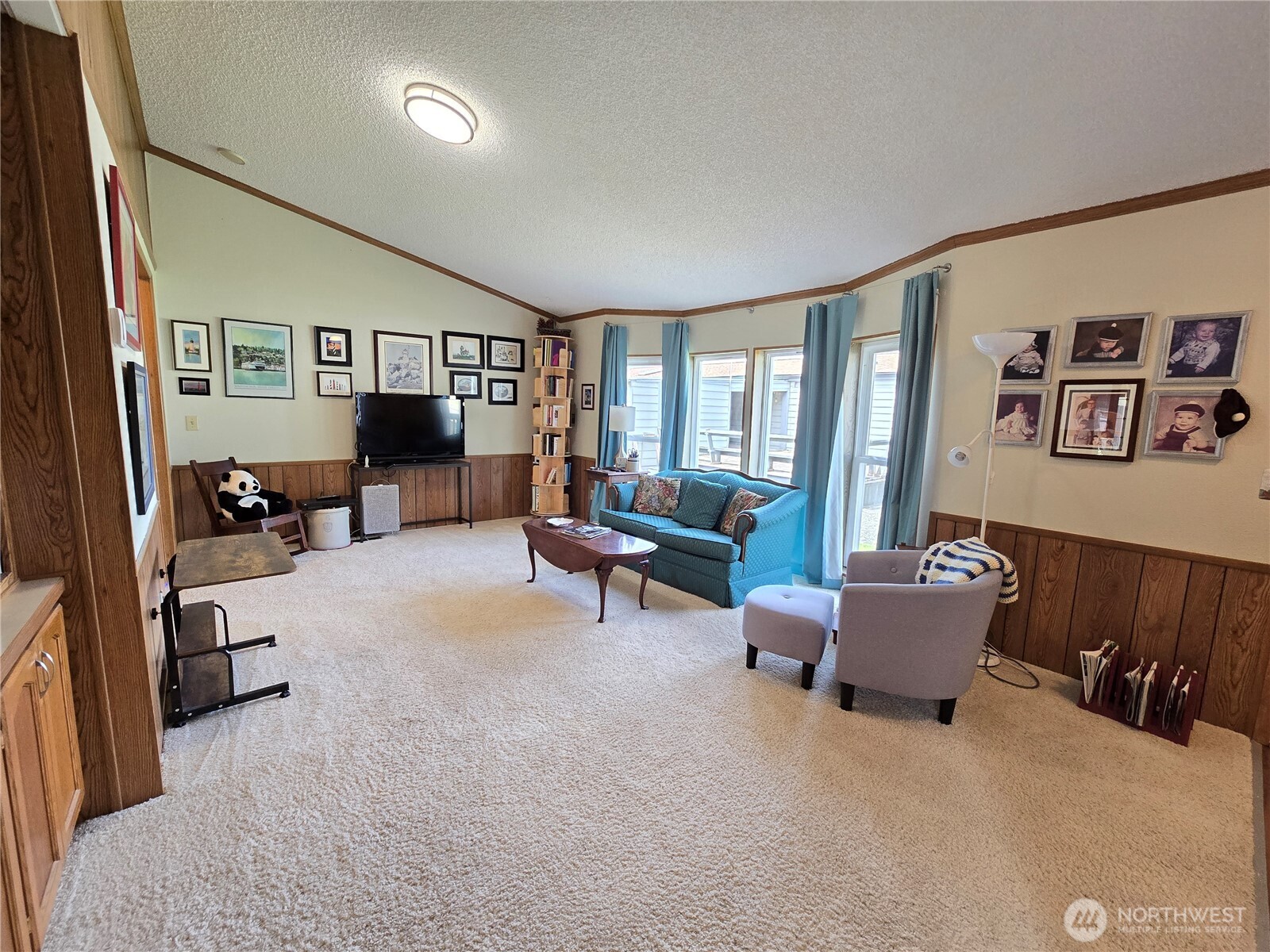 57 Clemons Road, Unit 12 Montesano, WA 98563 - Photo 14 of 30 a living room with furniture and a flat screen tv