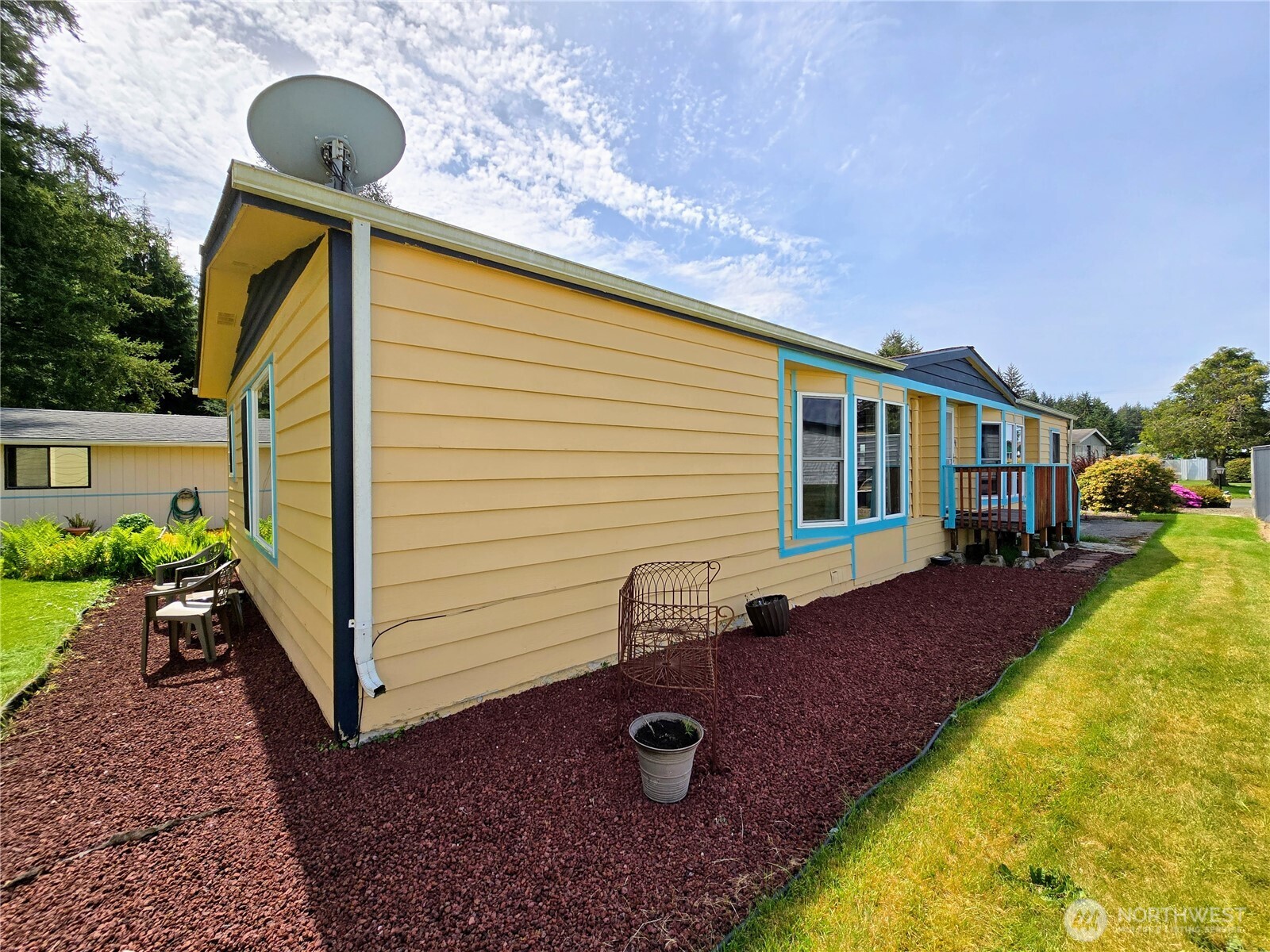 57 Clemons Road, Unit 12 Montesano, WA 98563 - Photo 4 of 30 a front view of a house with garden