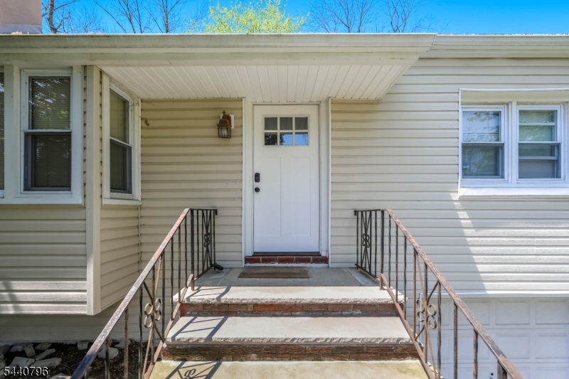 6 Waughaw Road Montville, NJ 07082 - Photo 2 of 12