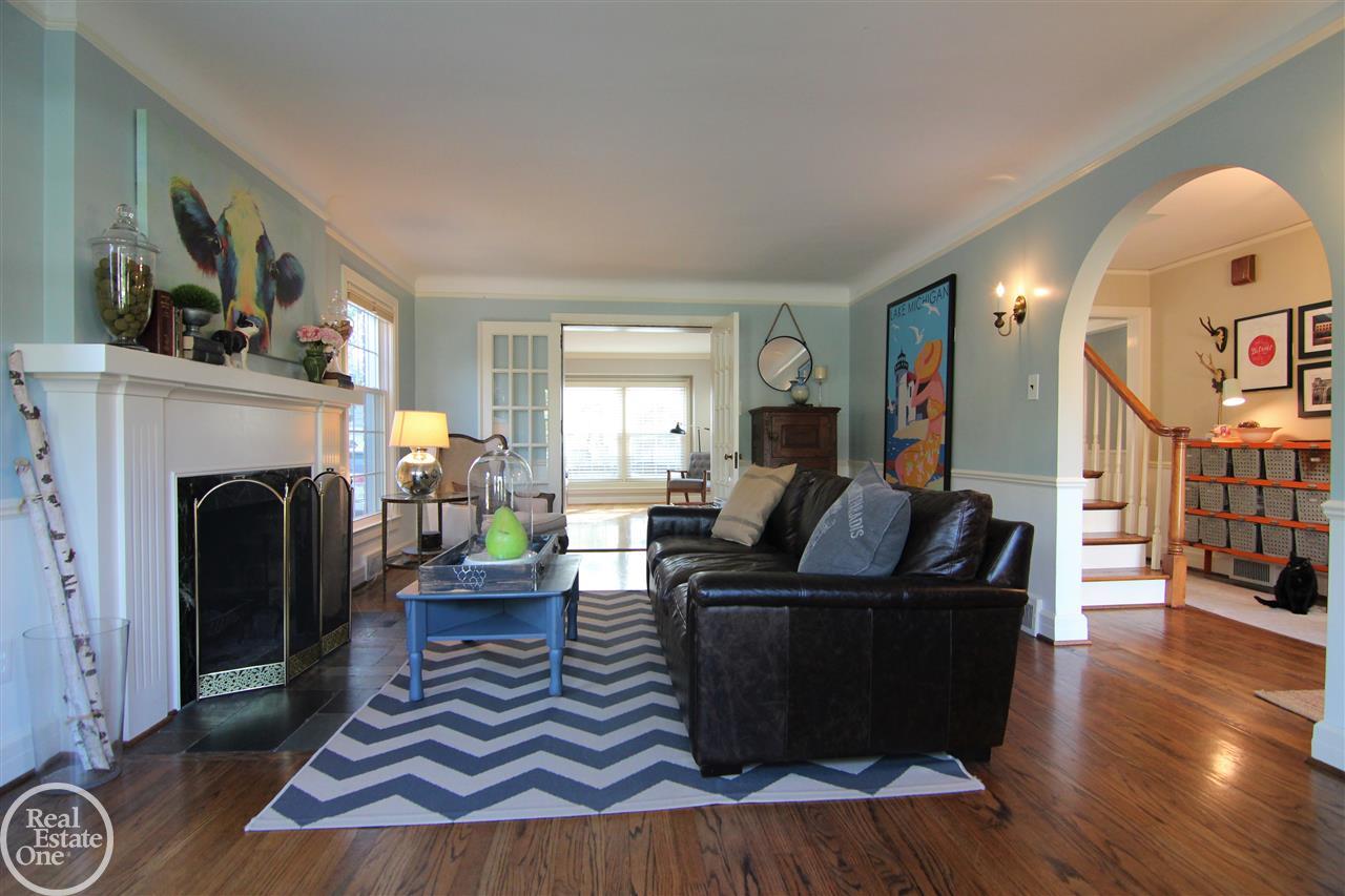 807 Fisher Road Grosse Pointe, MI 48230 - Photo 7 of 39 31379675-6.JPG