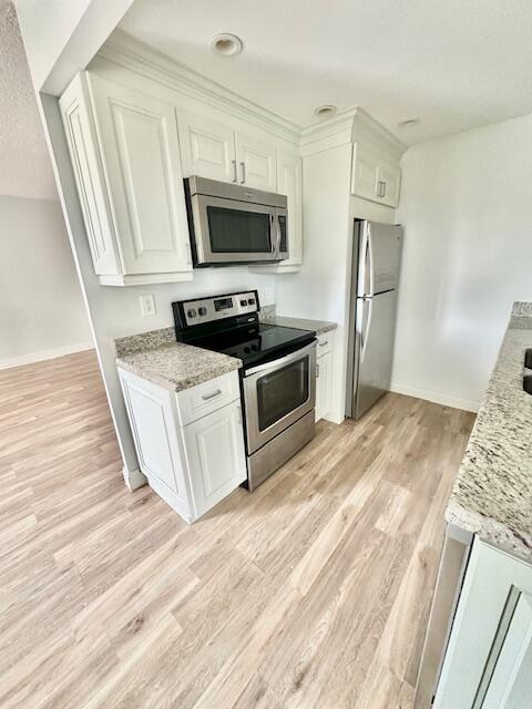 4067 Guildford East Boca Raton, FL 33434 - Photo 3 of 33 Kitchen