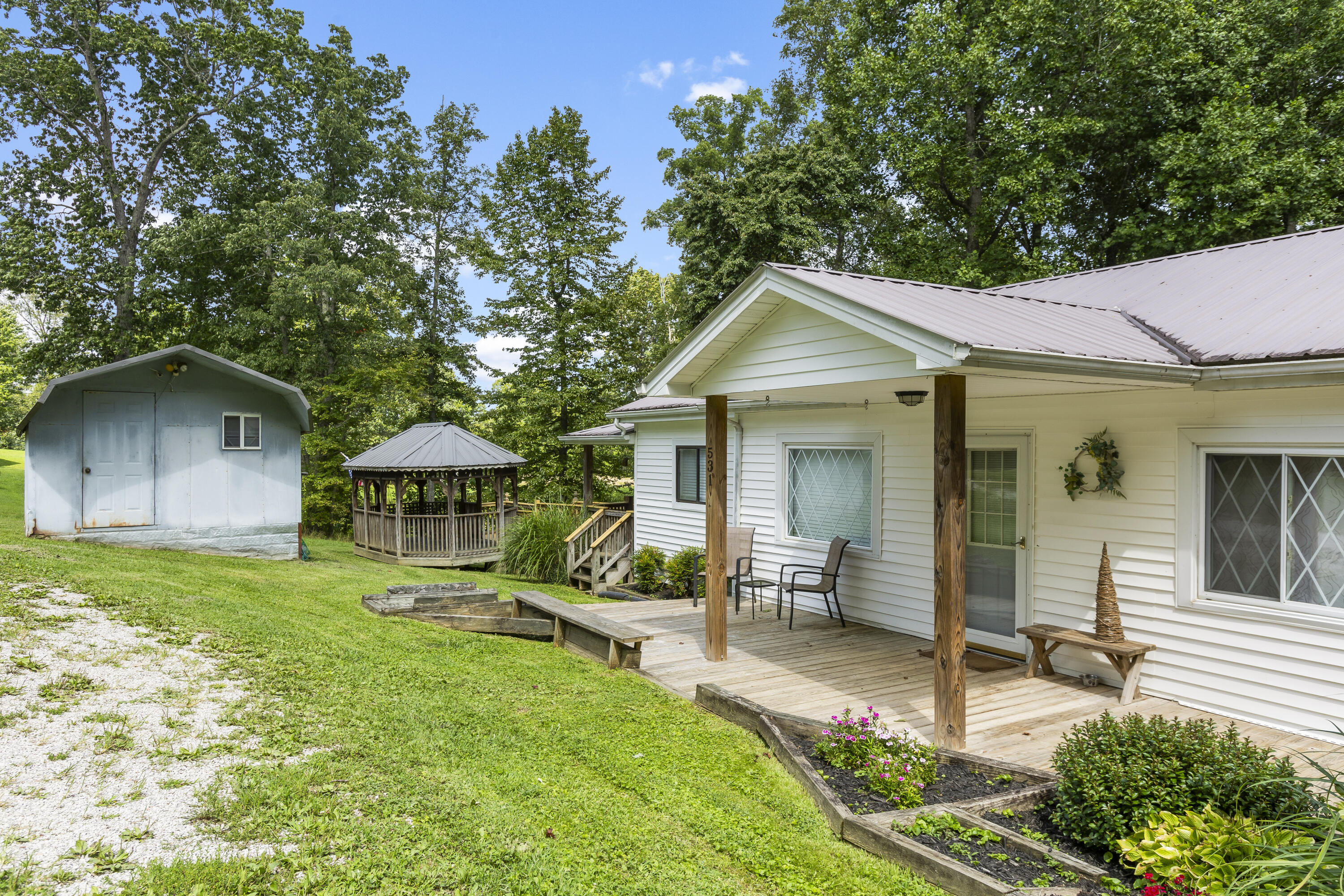 531 Treadway Road Beattyville, KY 41311 - Photo 6 of 32 I82A8938