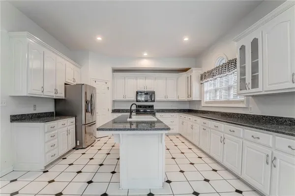 $579,999 | 170 Meadow Lakes Boulevard, Cedartown, GA 30125
