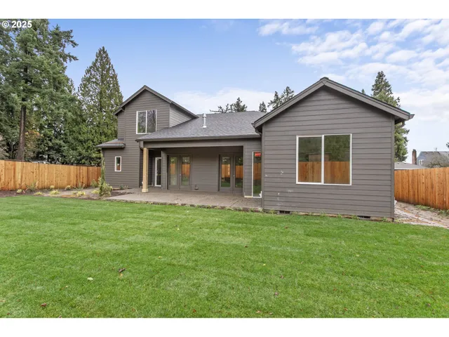 $1,500,000 | 19319 River Road, Milwaukie, OR 97267