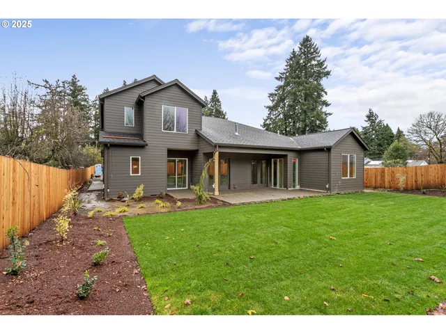 $1,500,000 | 19319 River Road, Milwaukie, OR 97267