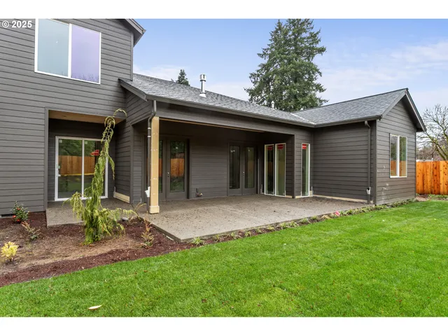 $1,500,000 | 19319 River Road, Milwaukie, OR 97267