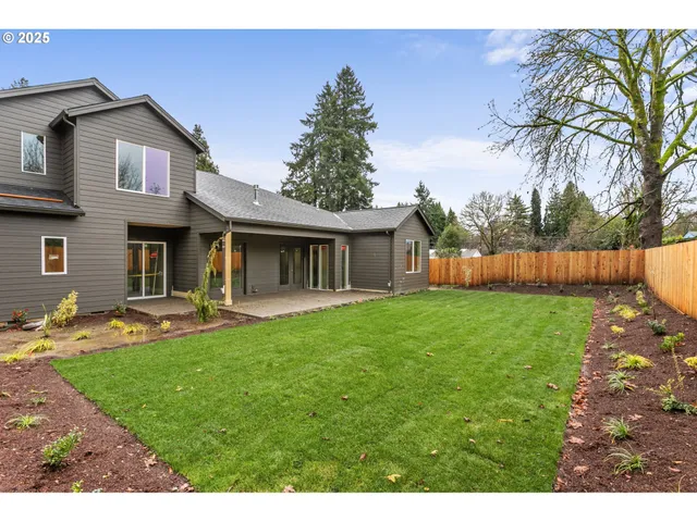 $1,500,000 | 19319 River Road, Milwaukie, OR 97267