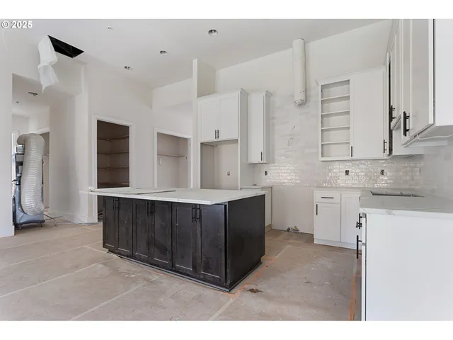 $1,500,000 | 19319 River Road, Milwaukie, OR 97267