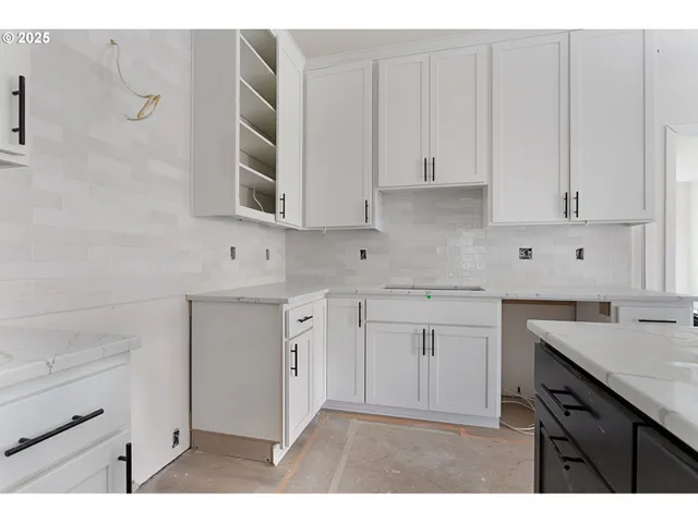 $1,500,000 | 19319 River Road, Milwaukie, OR 97267