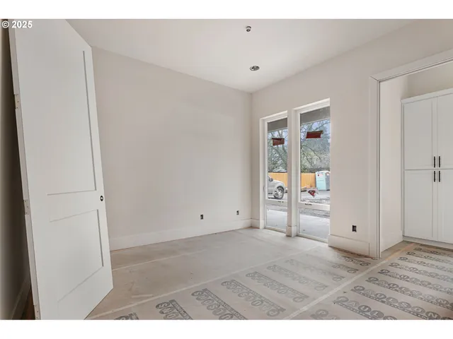 $1,500,000 | 19319 River Road, Milwaukie, OR 97267