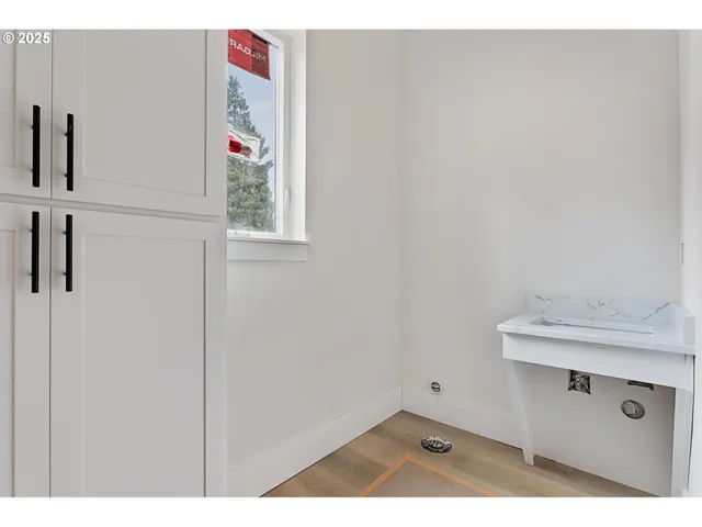 $1,500,000 | 19319 River Road, Milwaukie, OR 97267