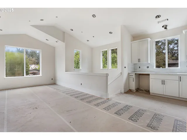 $1,500,000 | 19319 River Road, Milwaukie, OR 97267