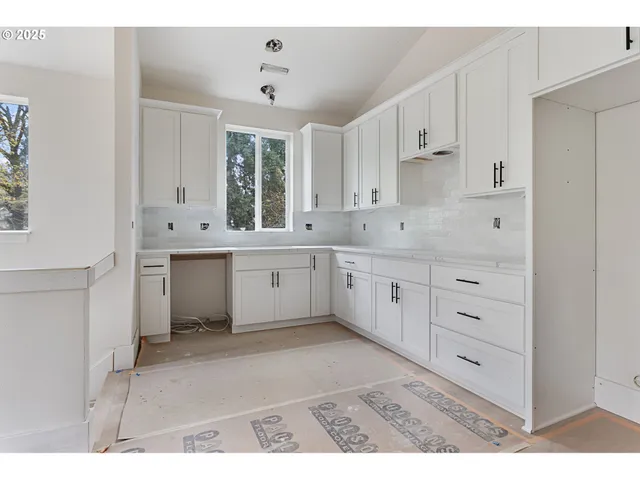 $1,500,000 | 19319 River Road, Milwaukie, OR 97267