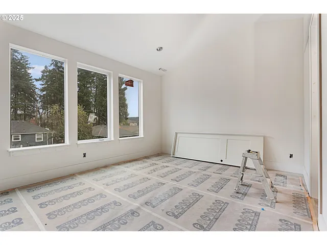 $1,500,000 | 19319 River Road, Milwaukie, OR 97267