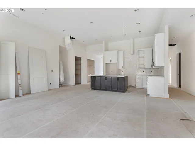 $1,500,000 | 19319 River Road, Milwaukie, OR 97267