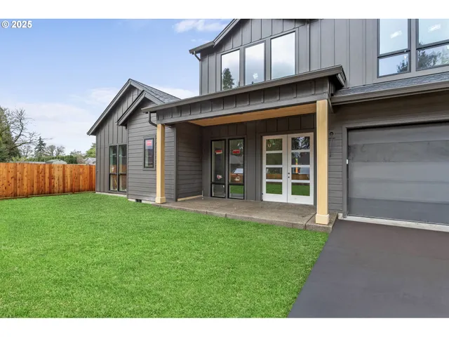 $1,500,000 | 19319 River Road, Milwaukie, OR 97267