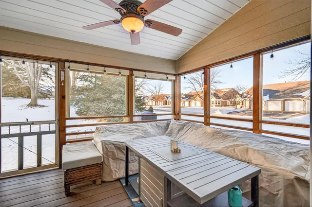 $530,000 | 4149 Sunflower Circle, Vadnais Heights, MN 55127