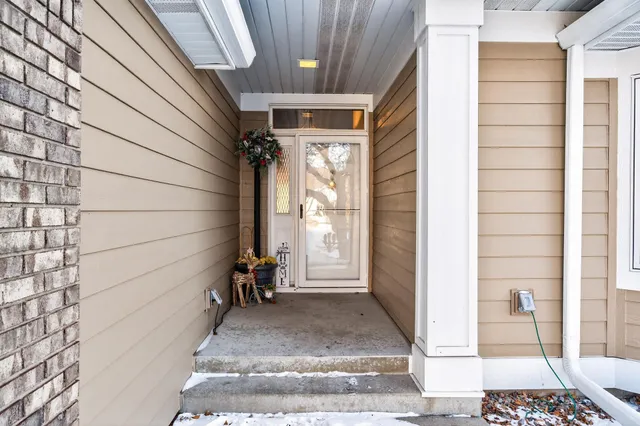 $530,000 | 4149 Sunflower Circle, Vadnais Heights, MN 55127