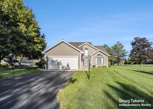 $488,000 | 1729 Fountainview Court Southeast, Caledonia, MI 49316