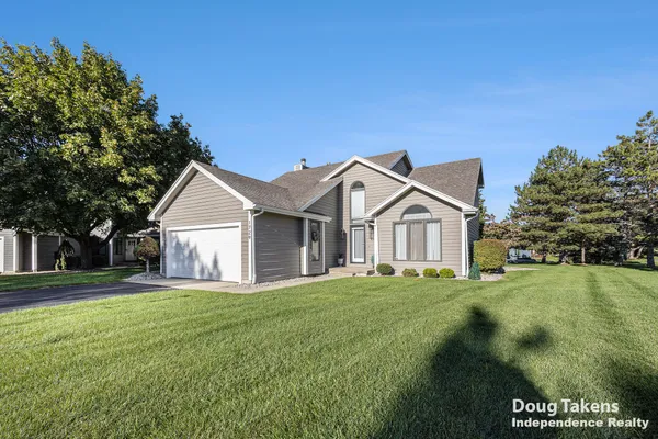$488,000 | 1729 Fountainview Court Southeast, Caledonia, MI 49316